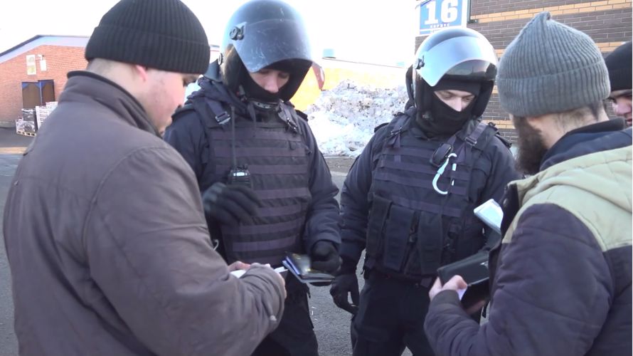 Сотрудники ОМОН обеспечили проведение рейда по проверке соблюдения миграционного законодательства