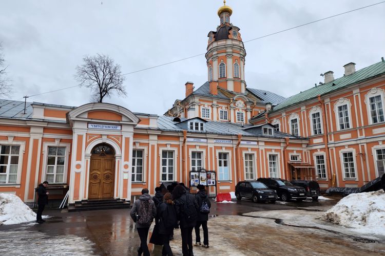 Сотрудники и ветераны подразделений ГУ Росгвардии приняли участие в акции «У нас одно Отечество – Россия»