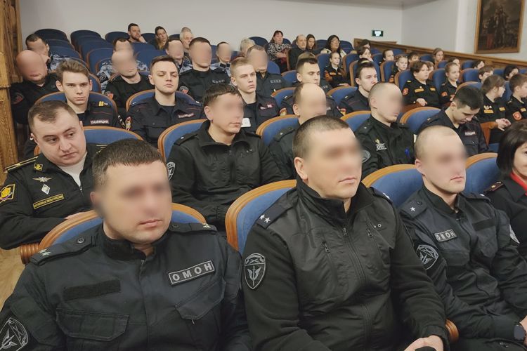 Сотрудники и ветераны подразделений ГУ Росгвардии приняли участие в акции «У нас одно Отечество – Россия»