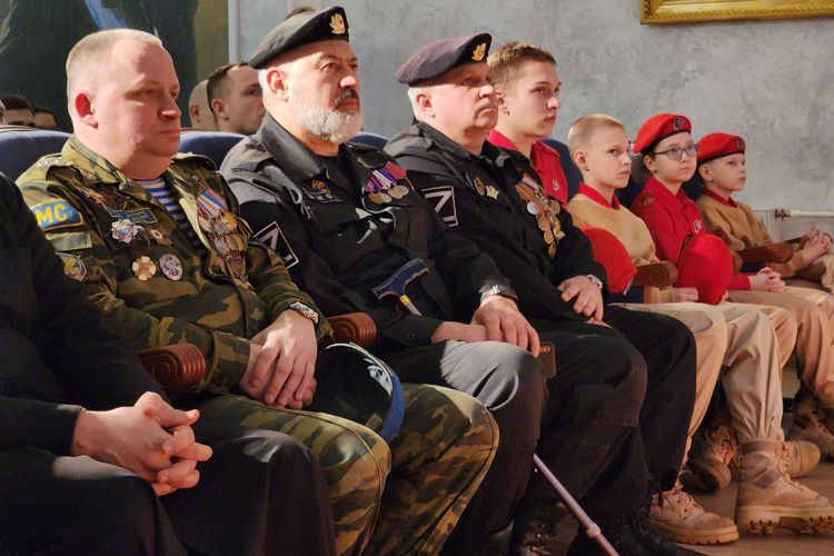 Сотрудники и ветераны подразделений ГУ Росгвардии приняли участие в акции «У нас одно Отечество – Россия»