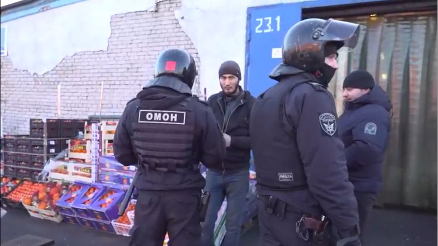 Сотрудники ОМОН обеспечили проведение рейда по проверке соблюдения миграционного законодательства