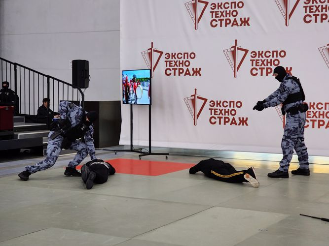 Сотрудники ОМОН «Бастион» Росгвардии провели мастер-класс по рукопашному бою для посетителей выставки «ЭКСПОТЕХНОСТРАЖ»