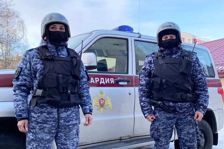 Во Всеволожске наряд Росгвардии задержал нетрезвого гражданина, размахивавшего ножом в пункте выдачи интернет-заказов