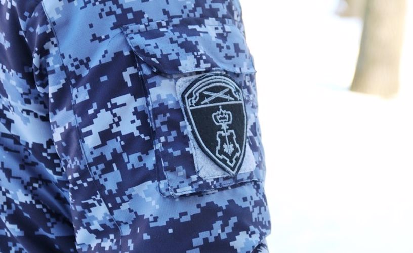 В Волхове наряд вневедомственной охраны задержал рецидивиста, пытавшегося скрыться после краж в торговом центре