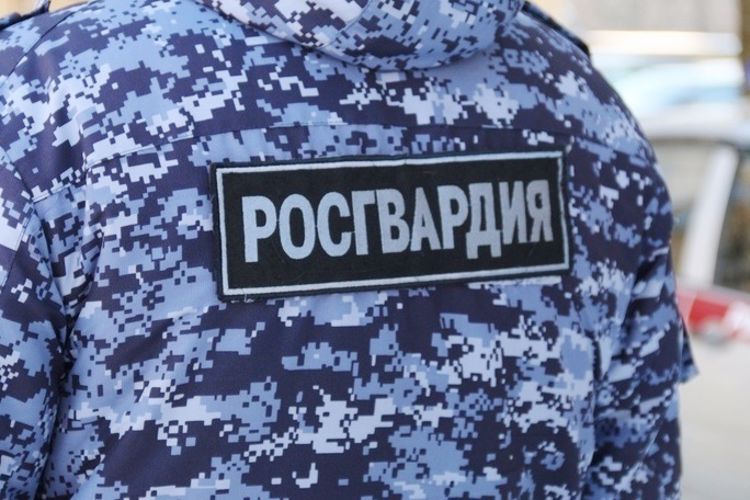 В Приморском районе наряд Росгвардии задержал правонарушителя, избившего посетителя ночного клуба