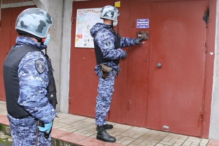 В Невском районе сотрудники Росгвардии задержали правонарушителя, избившего и ограбившего знакомого
