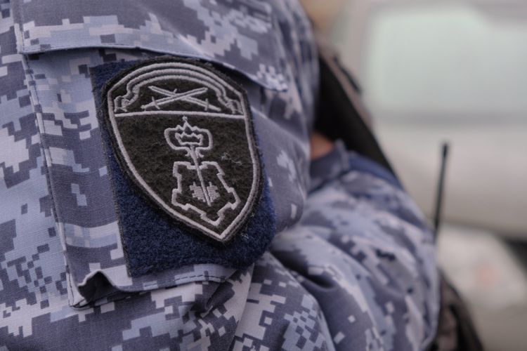 В Калининском районе наряд Росгвардии задержал правонарушителей, применивших газовый баллончик в ходе конфликта с персоналом сауны