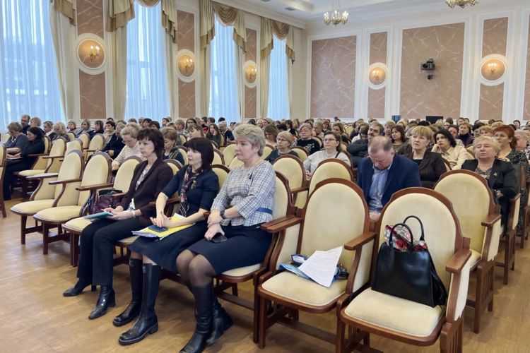 В Санкт-Петербурге сотрудники Росгвардии приняли участие в проведении занятия по безопасности для представителей образовательных учреждений