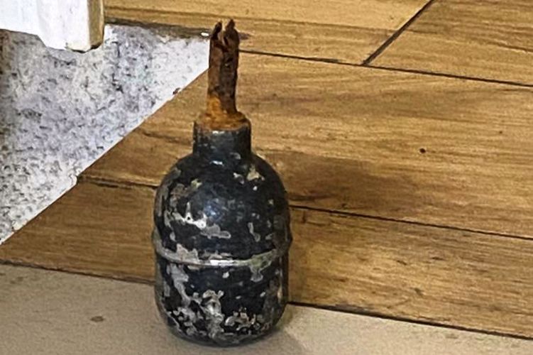 В Сертолово сотрудники Росгвардии обследовали макет ручной гранаты, обнаруженный в парадной жилого дома
