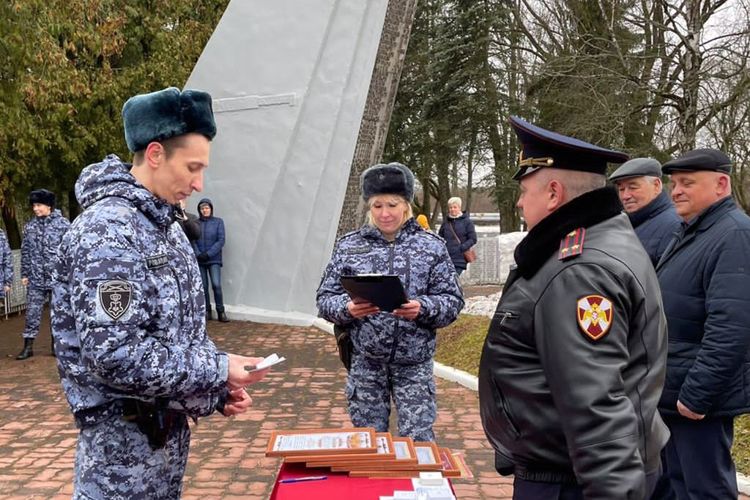 В Киришах прошла торжественная церемония принятия присяги сотрудниками Росгвардии