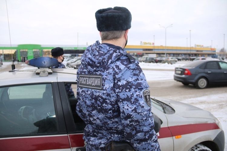 В Невском районе сотрудники Росгвардии задержали рецидивиста, находящегося в розыске за кражу в Карелии
