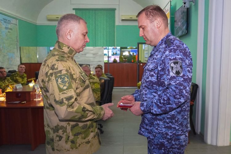 Награждены сотрудники вневедомственной охраны Росгвардии, которые задержали гражданку, угрожавшую пистолетом персоналу музея