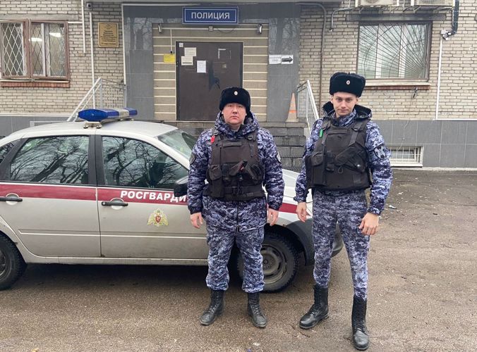 В Невском районе сотрудники Росгвардии задержали нетрезвую супружескую пару, оскорблявшую пассажиров трамвая