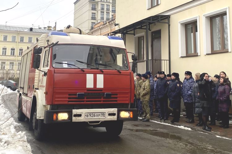 В ГУ Росгвардии прошли совместные с МЧС учения по действиям при возникновении пожара