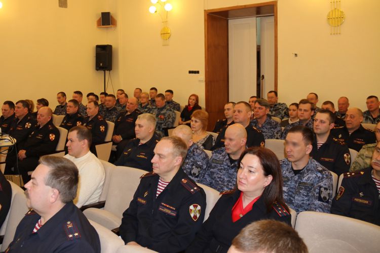 В Главном управлении Росгвардии по Санкт-Петербургу и Ленинградской области наградили отличившихся сотрудников и военнослужащих