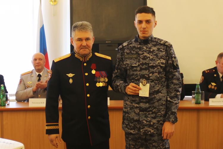 В Главном управлении Росгвардии по Санкт-Петербургу и Ленинградской области наградили отличившихся сотрудников и военнослужащих