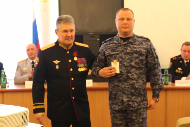 В Главном управлении Росгвардии по Санкт-Петербургу и Ленинградской области наградили отличившихся сотрудников и военнослужащих