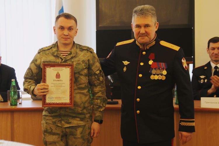 В Главном управлении Росгвардии по Санкт-Петербургу и Ленинградской области наградили отличившихся сотрудников и военнослужащих
