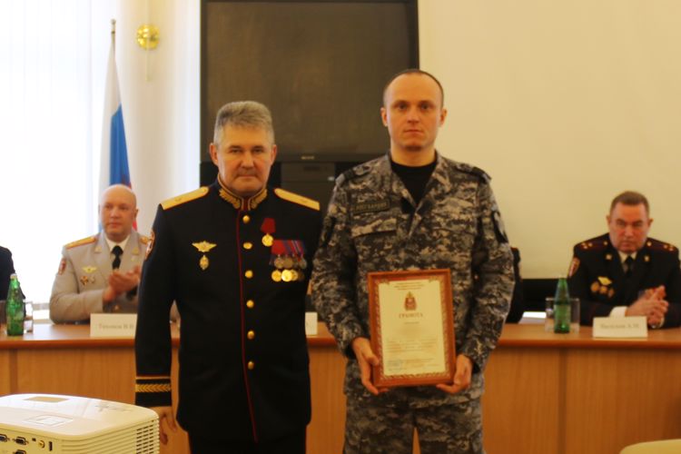 В Главном управлении Росгвардии по Санкт-Петербургу и Ленинградской области наградили отличившихся сотрудников и военнослужащих