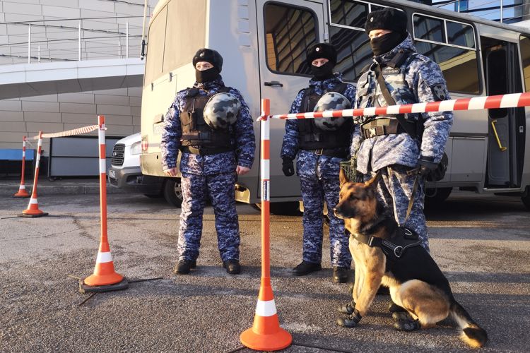 Cотрудники ГУ Росгвардии приняли участие в обеспечении правопорядка во время футбольного матча "Зенит" - "Динамо"