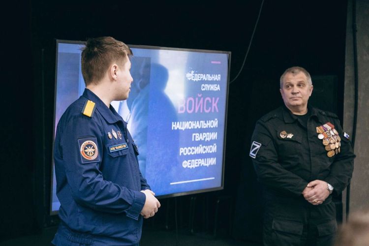 Ветеран ОМОН (на транспорте) «Балтика» рассказал учащимся колледжа о войсках национальной гвардии России