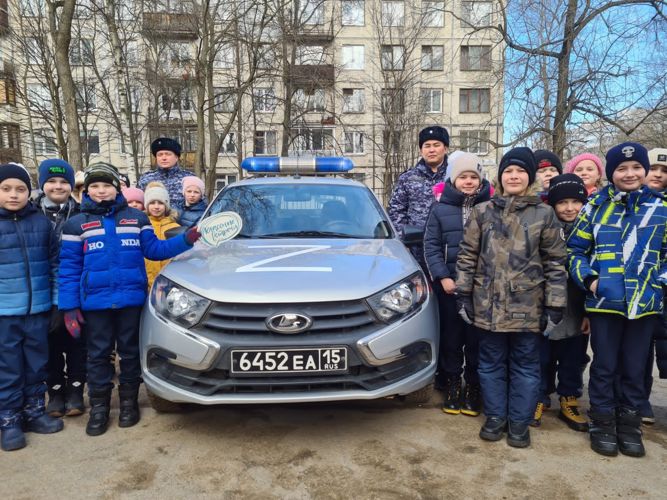 В Петербурге росгвардейцы рассказали подрастающему поколению о деятельности вневедомственной охраны