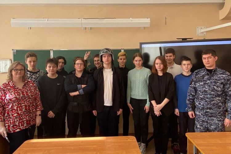 Сотрудники вневедомственной охраны рассказали петербургским школьникам о своей службе