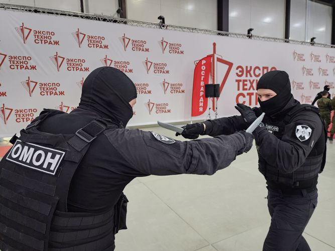 Сотрудники ОМОН «Бастион» Росгвардии провели мастер-класс по рукопашному бою для посетителей выставки «ЭКСПОТЕХНОСТРАЖ»