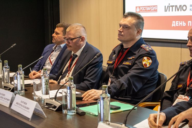 Представители вневедомственной охраны приняли участие в работе выставки "ЭКСПОТЕХНОСТРАЖ. День передовых технологий"