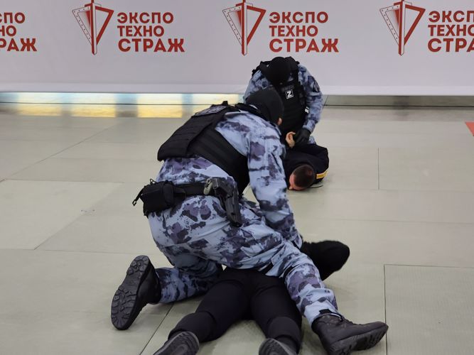 Сотрудники ОМОН «Бастион» Росгвардии провели мастер-класс по рукопашному бою для посетителей выставки «ЭКСПОТЕХНОСТРАЖ»