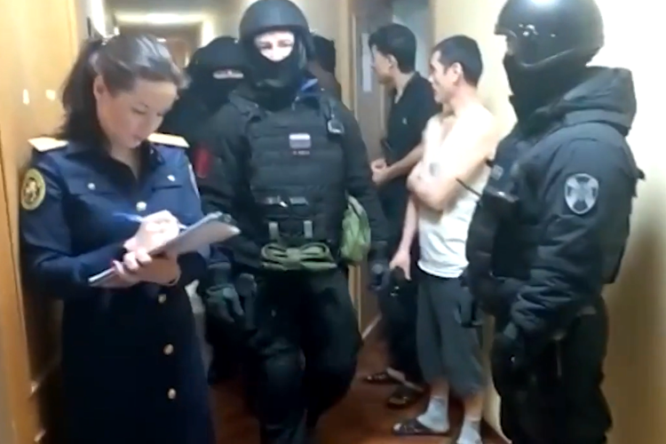 В Санкт-Петербурге сотрудники ОМОН Росгвардии оказали содействие в проведении следственных мероприятий по резонансному уголовному делу