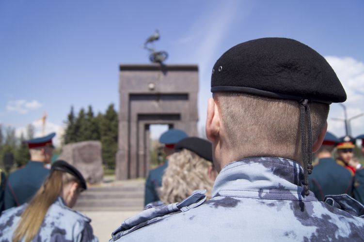 В Санкт-Петербурге сотрудники ОМОН Росгвардии почтили память жертв радиационных катастроф и аварий