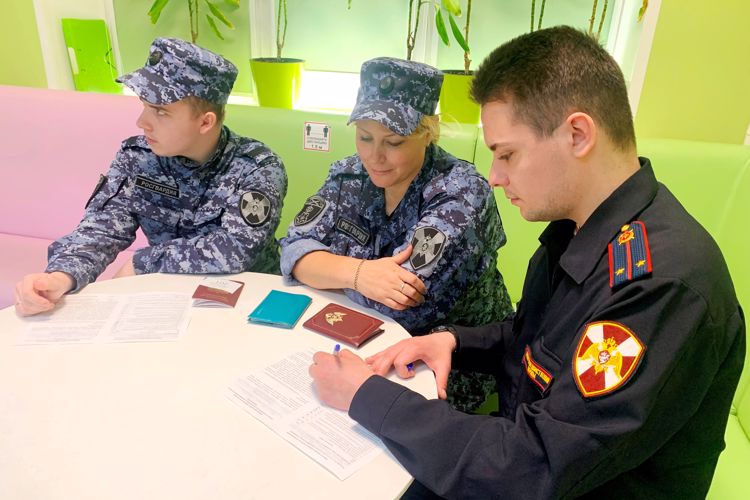 В Санкт-Петербурге сотрудники Росгвардии сдали кровь для пациентов городских больниц