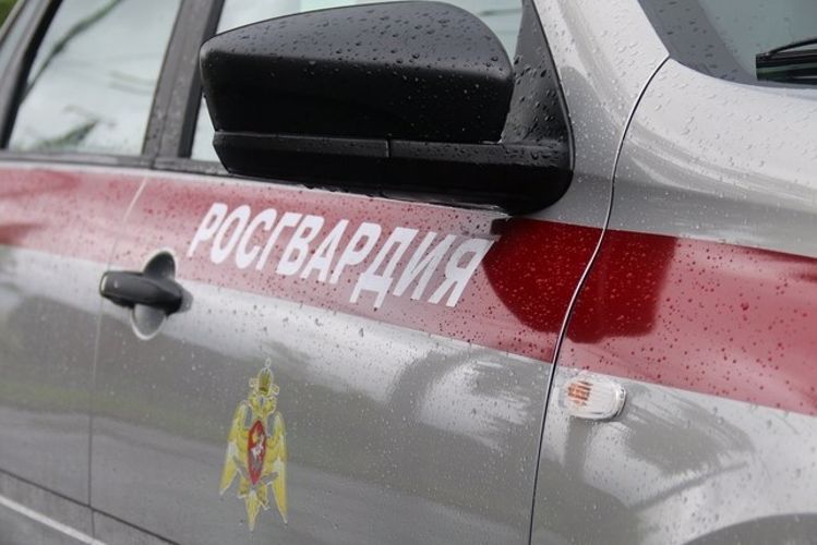 В Калининском районе наряд Росгвардии первым прибыл на место пожара и вызвал сотрудников МЧС