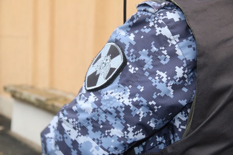 В Колпино сотрудники Росгвардии задержали правонарушителя, избившего посетителя ресторана