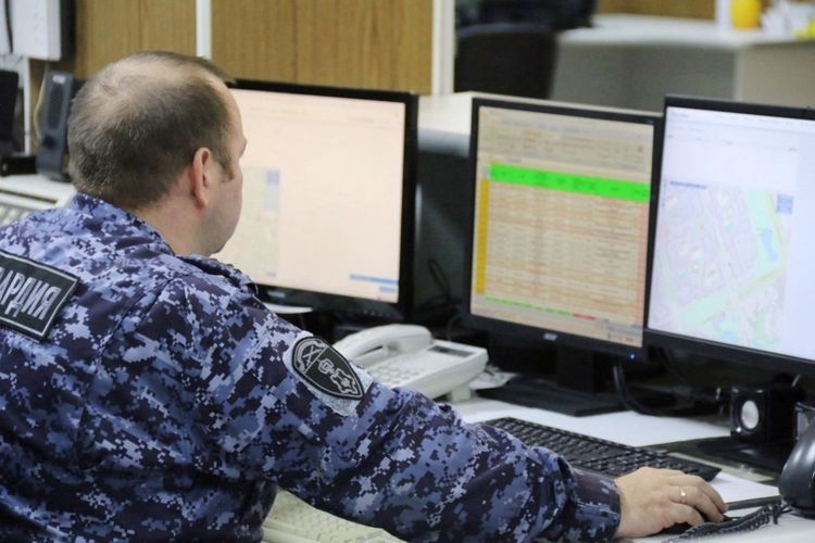 В Выборге наряд Росгвардии задержал в медучреждении вооруженного ножом хулигана
