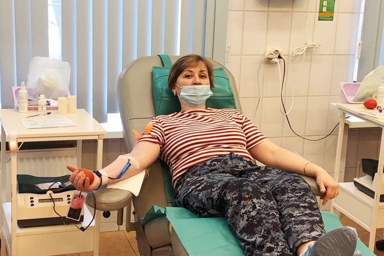 Сотрудники вневедомственной охраны приняли участие в добровольной сдаче крови для пациентов петербургских больниц