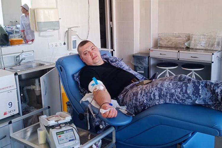 Сотрудники вневедомственной охраны приняли участие в добровольной сдаче крови для пациентов петербургских больниц