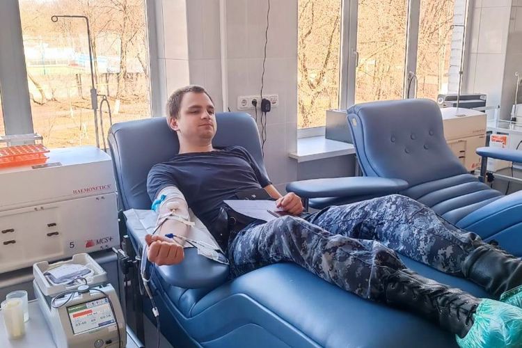 Сотрудники вневедомственной охраны приняли участие в добровольной сдаче крови для пациентов петербургских больниц