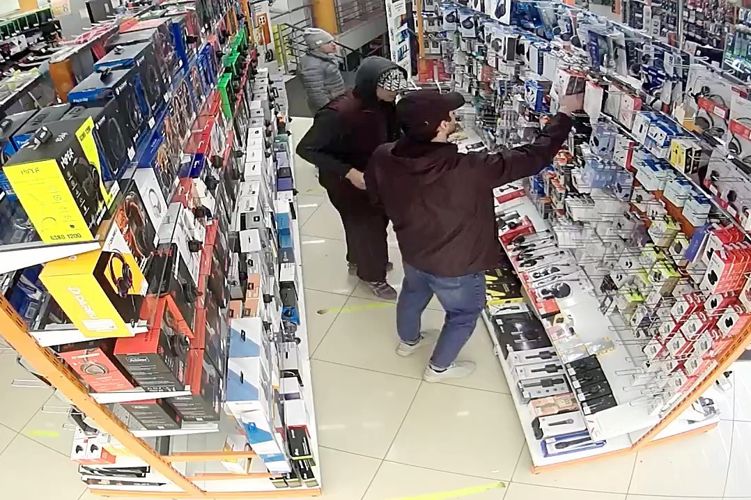 В Центральном районе наряд Росгвардии задержал правонарушителей, похищавших товары из магазинов электроники