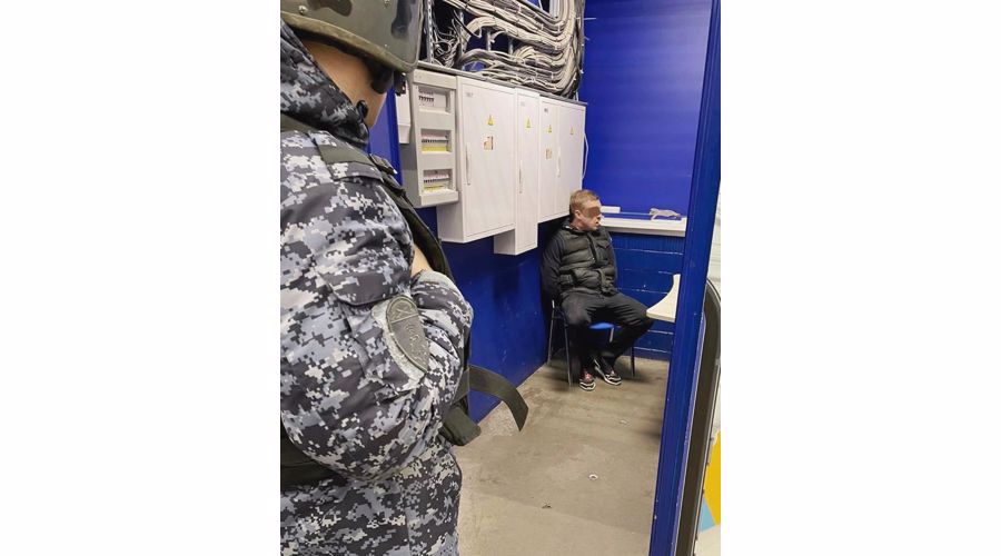 В Василеостровском районе наряд вневедомственной охраны задержал рецидивиста, убегавшего от работников магазина после неудавшейся кражи
