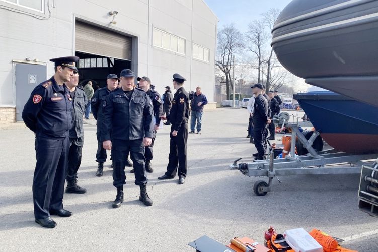 В Санкт-Петербурге подразделения ГУ Росгвардии провели смотр сил и средств, обеспечивающих правопорядок на водных объектах