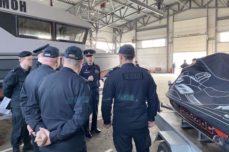 В Санкт-Петербурге подразделения ГУ Росгвардии провели смотр сил и средств, обеспечивающих правопорядок на водных объектах