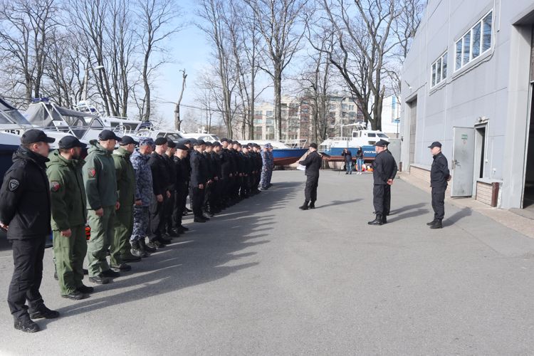 В Санкт-Петербурге подразделения ГУ Росгвардии провели смотр сил и средств, обеспечивающих правопорядок на водных объектах