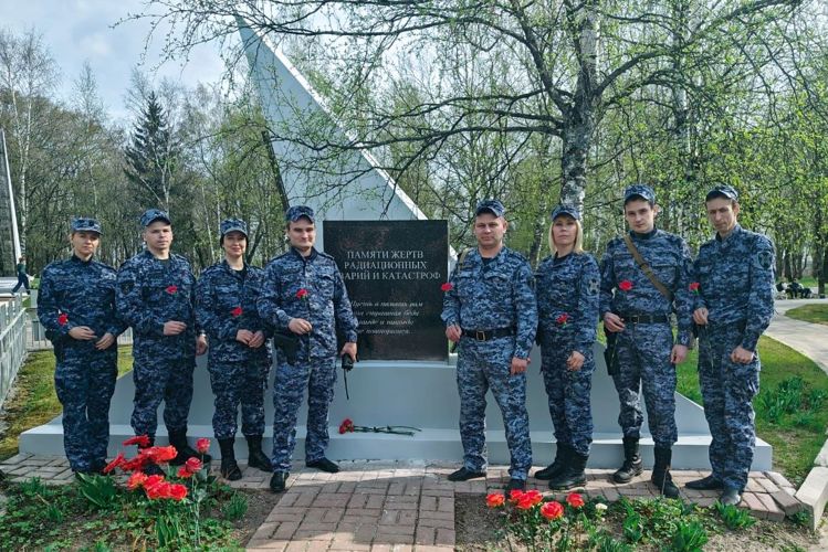 В Санкт-Петербурге сотрудники Росгвардии почтили память погибших в радиационных авариях и катастрофах