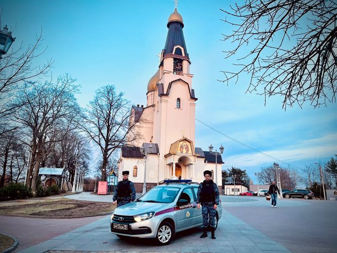 В Санкт-Петербурге и Ленобласти сотрудники Росгвардии приняли участие в обеспечении правопорядка в праздник Пасхи Христовой