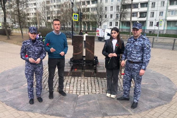 В Санкт-Петербурге сотрудники Росгвардии почтили память погибших в радиационных авариях и катастрофах