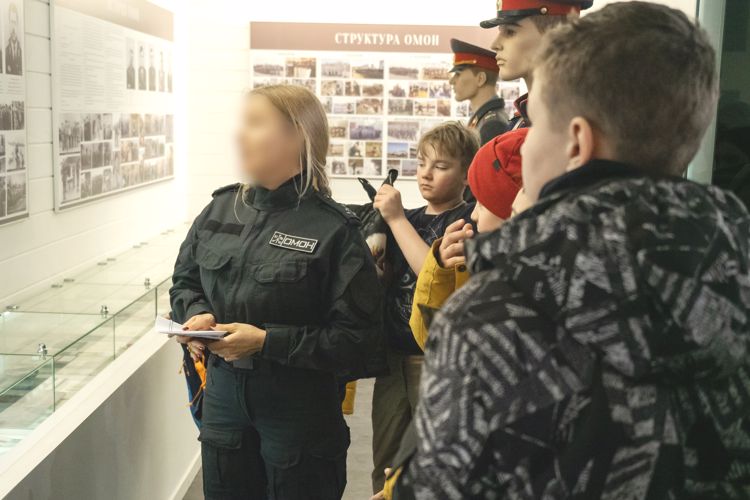 Петербургские школьники побывали на базе расположения ОМОН «Бастион» Росгвардии