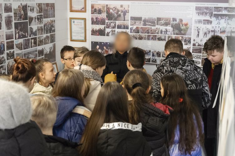 Петербургские школьники побывали на базе расположения ОМОН «Бастион» Росгвардии