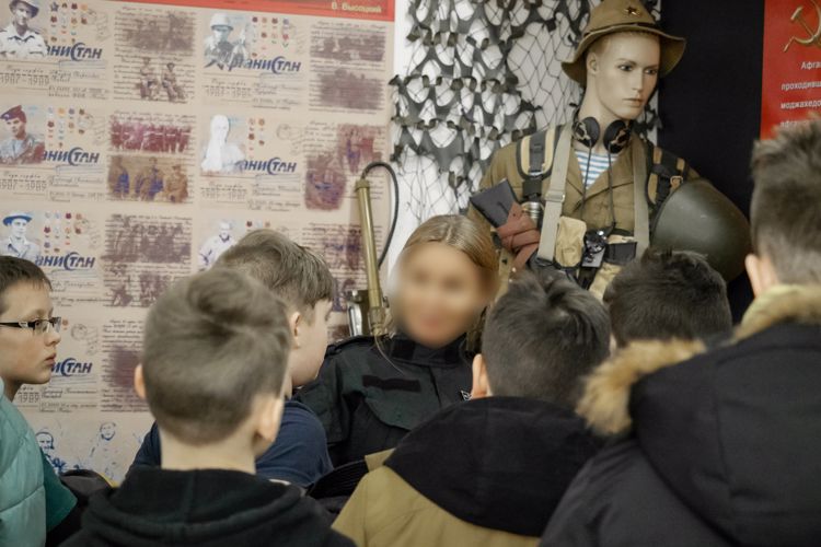 Петербургские школьники побывали на базе расположения ОМОН «Бастион» Росгвардии